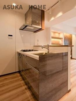 ライオンズマンション横浜大通り公園南のキッチン|食洗器付きなのは家事の負担を軽減してくれる嬉しいポイントですね。