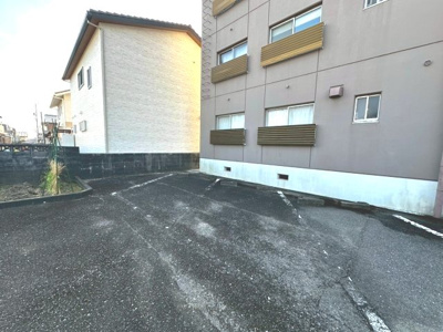 【駐車場】 | 鈴鹿市東旭が丘4丁目《マンション光洋》 | 1台分付き