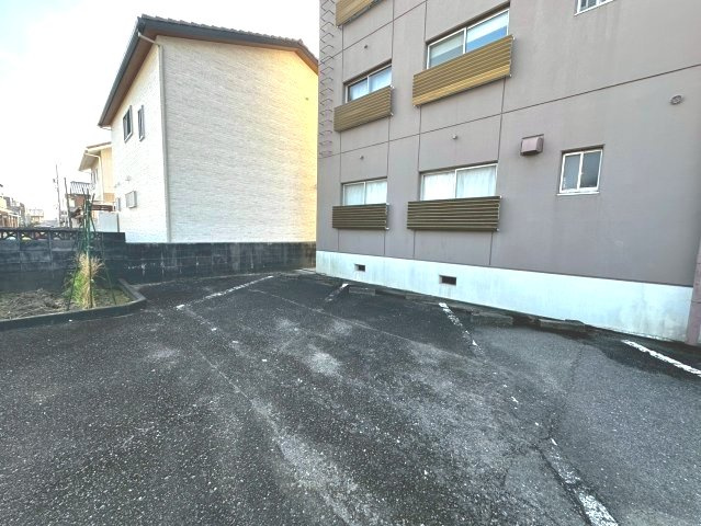 【駐車場】 | 鈴鹿市東旭が丘4丁目《マンション光洋》 | 1台分付き