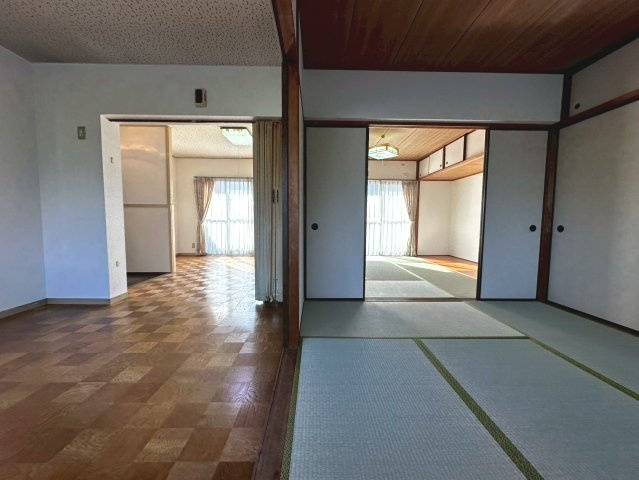 【居間・リビング】 | 鈴鹿市東旭が丘4丁目《マンション光洋》