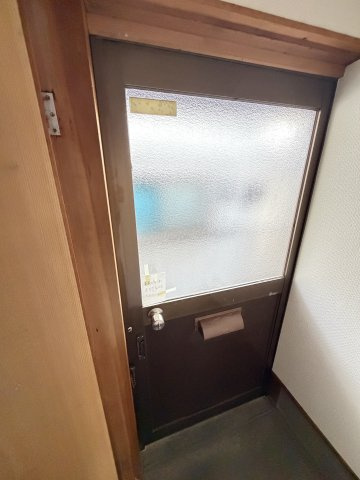 シマダハイツの玄関