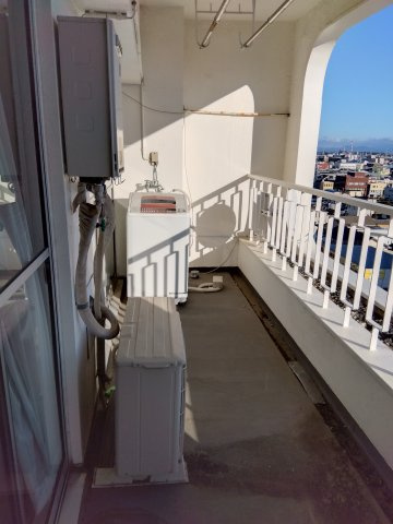 東海レジデンス富士　富士市中央町１丁目のバルコニー|徒歩3分の場所に公園があります。
お散歩やお子様の遊び場が近くて安心ですね。