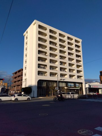 東海レジデンス富士　富士市中央町１丁目の外観|スーパー、ドラッグストアまで車で約5分。
家電量販店、ホームセンターまで車で約5分。
利便性のよい場所に位置しています。