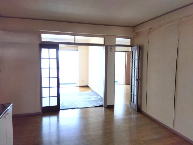東海レジデンス富士　富士市中央町１丁目のキッチン|ワンフロアなので家事動線がスムーズです。