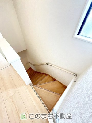 【設備】 | CRADLE GARDEN小山市東間々田第7　7 | 手すり付きで小さなお子様にも安心の階段スペースです☆
