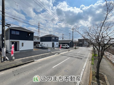 【前面道路含む現地写真】 | CRADLE GARDEN小山市東間々田第7　7 | 前面道路が広いので、陽当り・解放感◎になっております！
