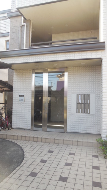 ヘーベルメゾン上池台のエントランス