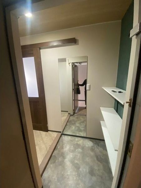 ラクメンビルの玄関