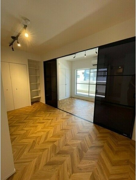 ラクメンビルの居間・リビング