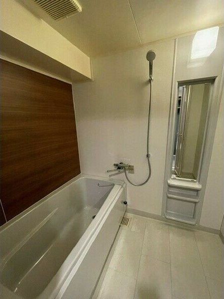 ラクメンビルの浴室