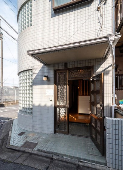 南区唐橋井園町の玄関