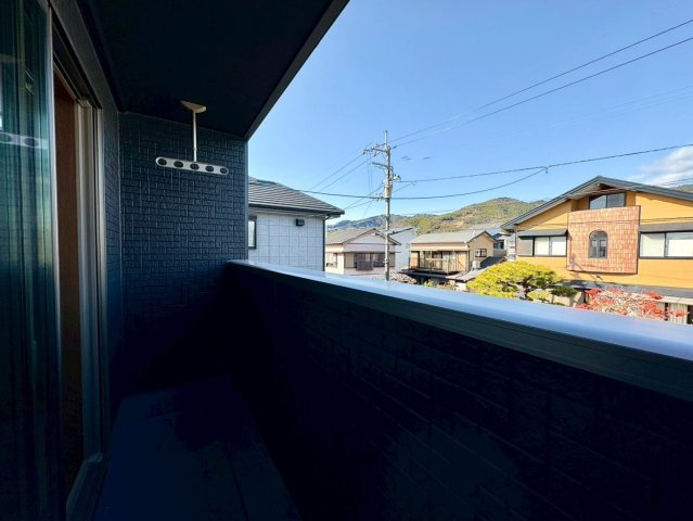 一宮中町⑦　新築戸建住宅のバルコニー|屋根付きで急な雨も安心。開放感ある眺望が魅力のバルコニーです。