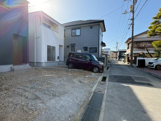 一宮中町⑦　新築戸建住宅の前面道路含む現地写真|前面道路は生活道路で落ち着いた住環境。駐車もしやすい立地です。