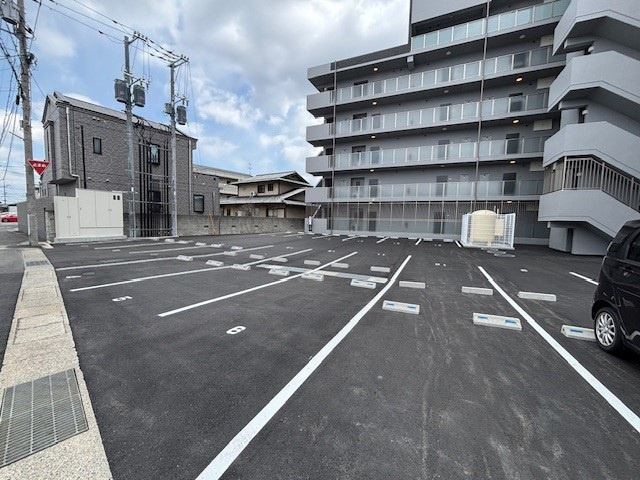 フォレシス下中野の駐車場