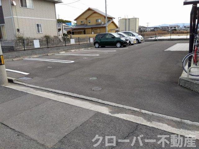 クレイノメイプルハイムの駐車場