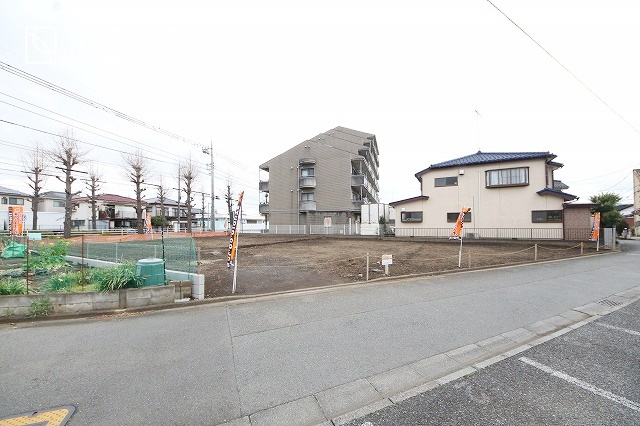 【外観】 | 青く澄み渡った綺麗な空と、陽の光をたっぷりと受ける、そんな新築住宅で新生活をスタートしてみませんか？見学・ご相談等、ミライズホーム(株)までお気軽にご連絡下さい。