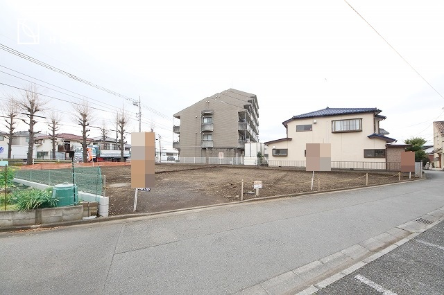 【前面道路含む現地写真】 | 陽の光をたっぷりと浴びながら気持ち良く生活が出来ます。夢のマイホーム、夢ではなく実現出来ます！見学・ご相談等、お気軽にご連絡下さい。