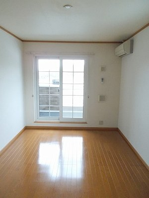 フェニックス大日向の居間・リビング