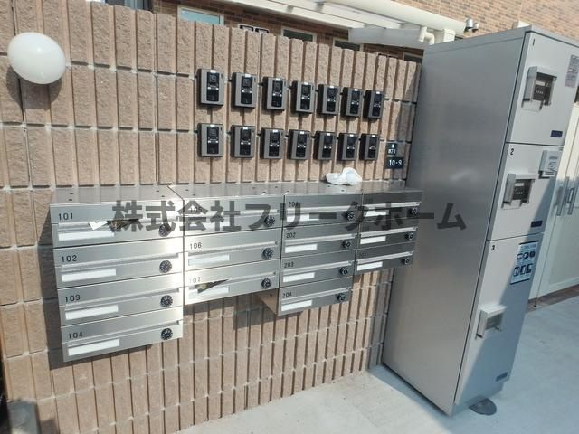 武蔵野市境４丁目のアパートのエントランス