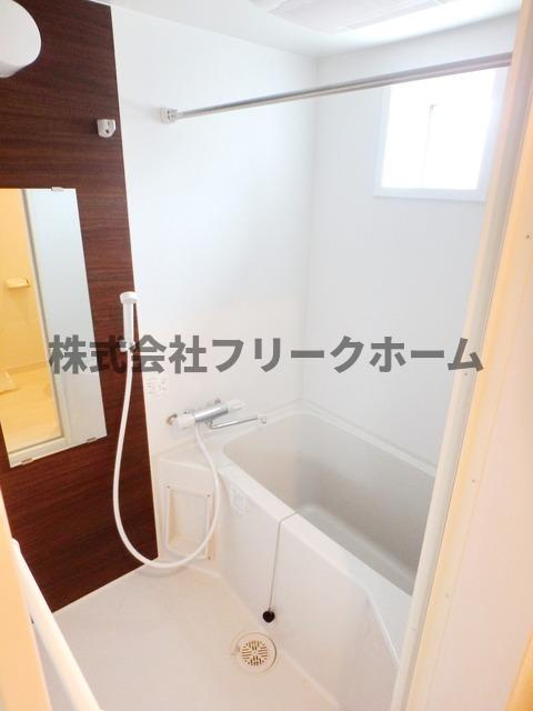 武蔵野市境４丁目のアパートの浴室