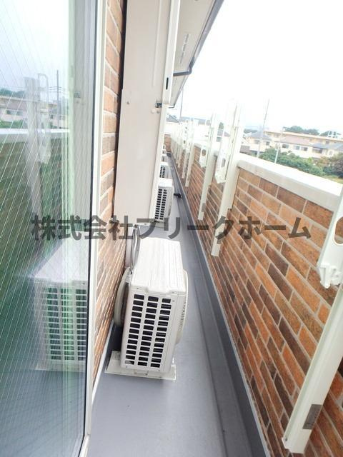 武蔵野市境４丁目のアパートのバルコニー