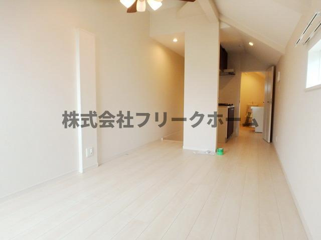 武蔵野市境４丁目のアパートの居間・リビング