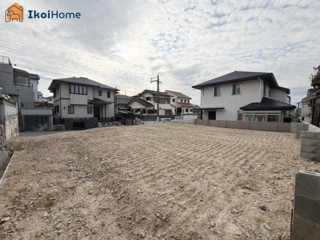 明石市松が丘5丁目　全2区画　西側　2号地　土地の前面道路含む現地写真|●年中無休：当日予約可●更地の為解体費用不要！整形地の為、ご希望建築プランの間取りが入りやすいです。