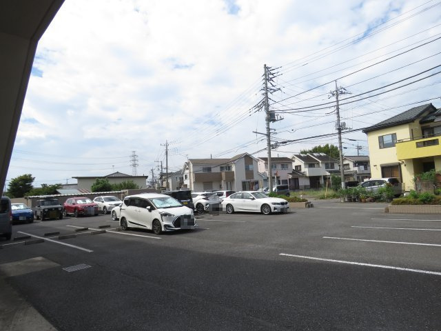 ルネスロワイヤルヒルズ（Bタイプ）の駐車場
