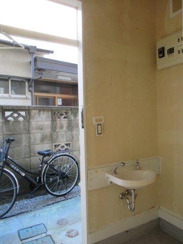 ベル・ラポール（貸店舗・事務所）の洗面所|ゆったりとスペースのある洗面所