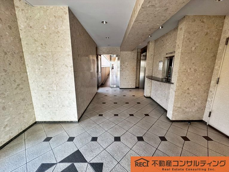 ルイシャトレ香櫨園のエントランス