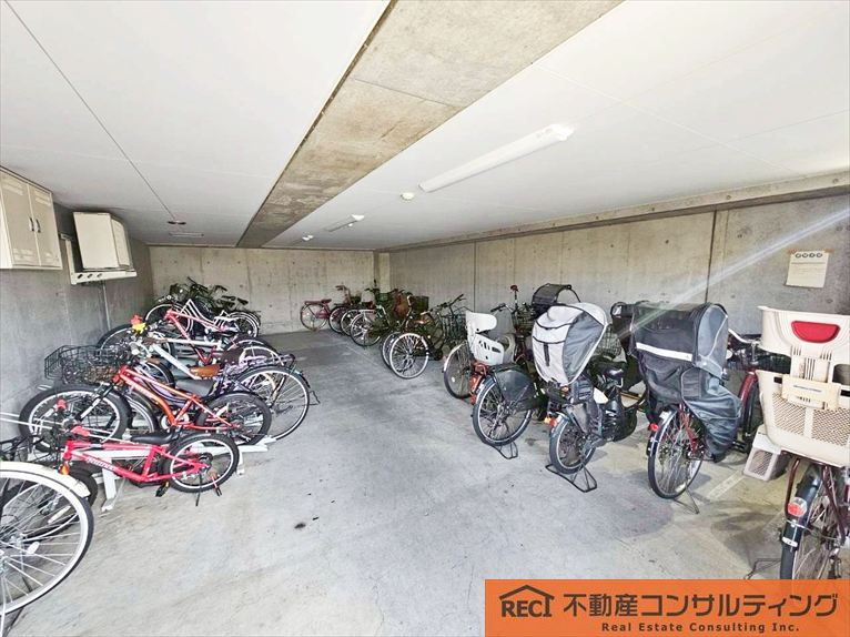 ルイシャトレ香櫨園の駐輪場