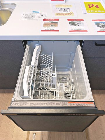 新築戸建・新築建売　郡山市片平町1期　小山田小・第六中のキッチン|食器洗浄乾燥機が後片付けをサポート！食事後の家族のくつろぎタイムをゆっくり確保できます！