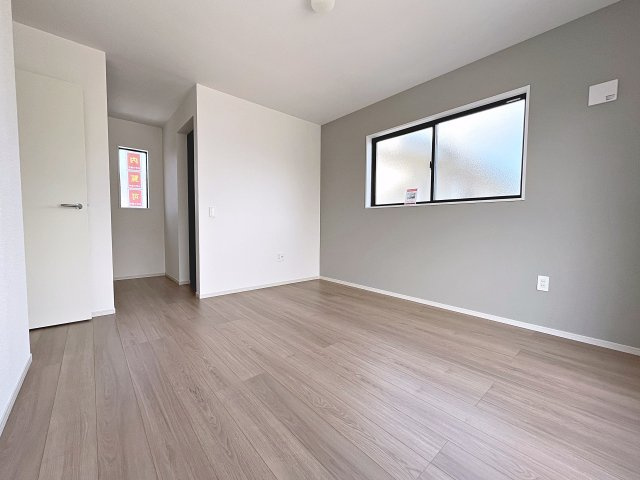 新築戸建・新築建売　郡山市片平町1期　小山田小・第六中の洋室|バルコニーに面しており大きな窓から日差しが入るので気持ちの良いプライベート空間です！