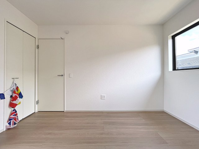 新築戸建・新築建売　郡山市片平町1期　小山田小・第六中の洋室|6帖の洋室は自然光が長時間入る2面採光で明るく気持ちの良いプライベート空間です！