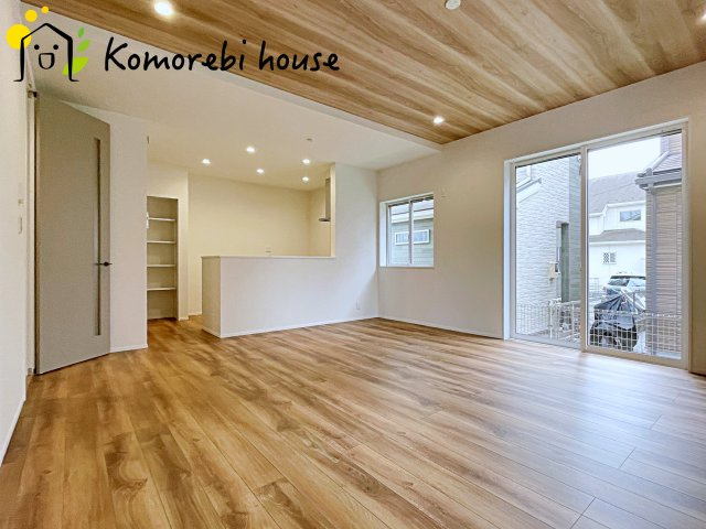 さいたま市大宮大和田町　新築一戸建て　グリーンガーデン　Bの居間・リビング|26.3.21　撮影済み