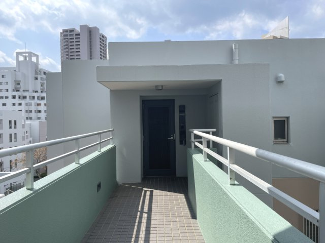 AcityヒルズステージⅠ番館のその他|専用ポーチ付きの3階角住戸です。門扉付きの専用階段があり戸建のようなマンションです。／エレベーター有