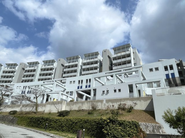 AcityヒルズステージⅠ番館の外観|広島電鉄「Aシティ中央バス停」徒歩3分。機能性と美観を両立させた建築デザインのマンションです！