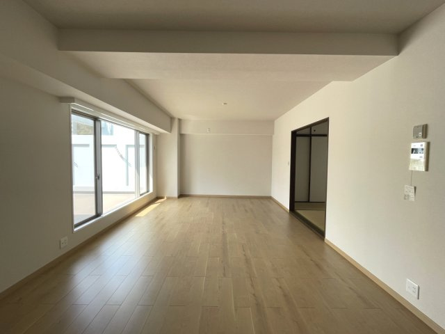 AcityヒルズステージⅠ番館の居間・リビング|LDK17.3帖！家具配置の模様替えが十分できる広さ。インテリア好きな方も暮らしを存分に楽しめます。