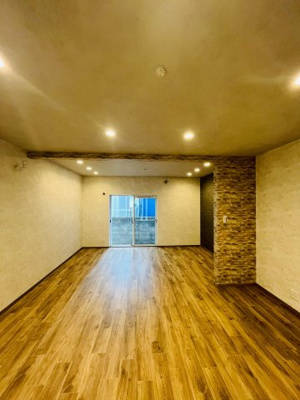 【居間・リビング】 | 城東区東中浜７丁目中古戸建 | LDK（約18.0帖）：