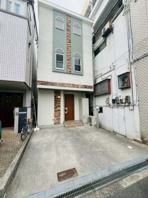 【外観】 | 城東区東中浜７丁目中古戸建 | 2台駐車可｜1階に水回り集約。バランスの良い間取りと南向きルーフバルコニー