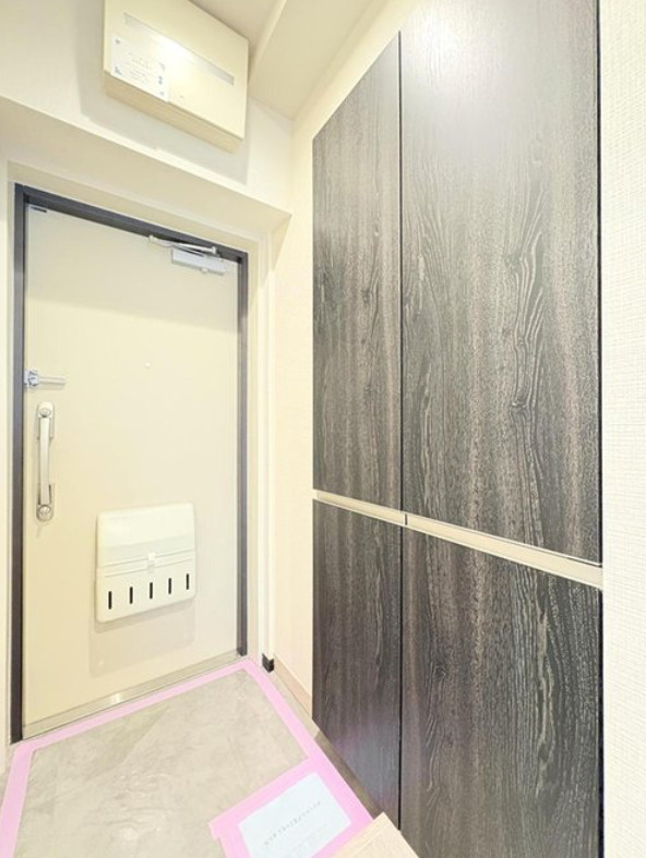 第2お花茶屋ダイヤモンドマンションの玄関|収納もある玄関です
