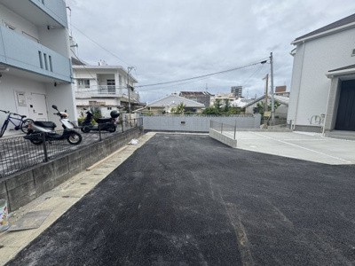 【前面道路含む現地写真】 | 那覇市三原（全6棟）ラストD号棟 | ※協定道路4m♪