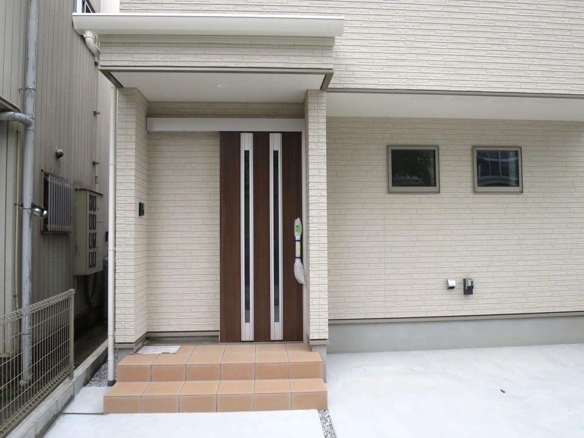 高知市旭天神町 B区画　未入居戸建ての玄関