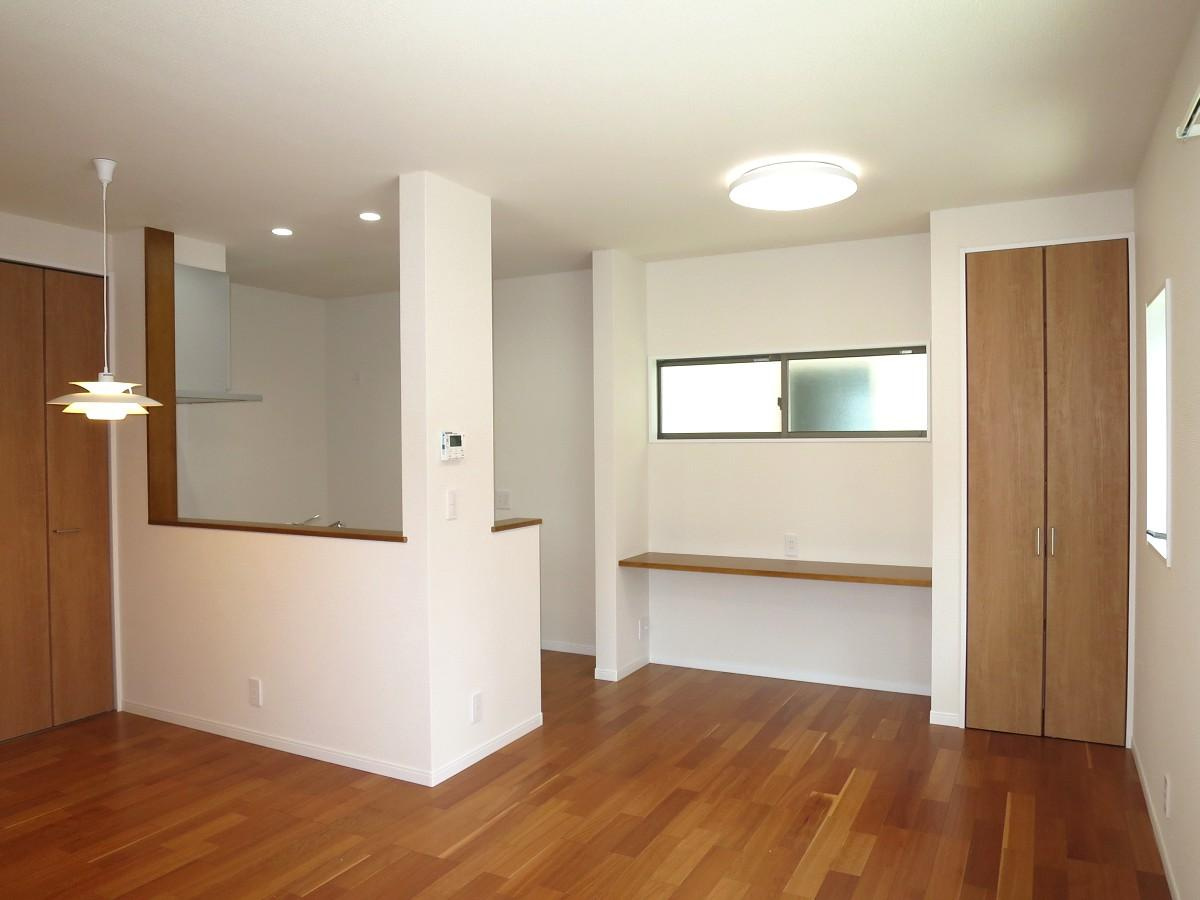 高知市旭天神町A　未入居戸建ての居間・リビング|ゆったりとした居間です