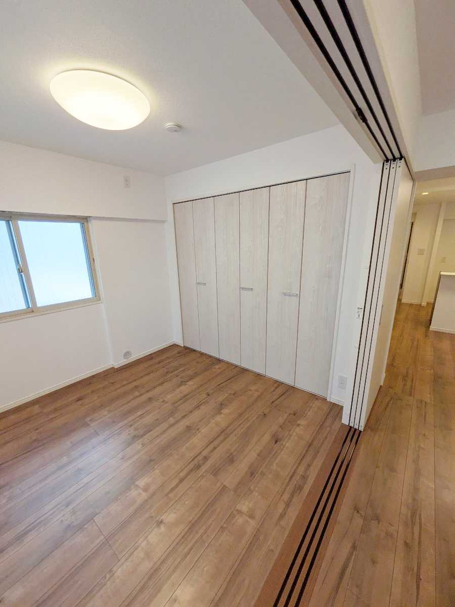 朝日第2三鷹マンションの洋室|個人の部屋や寝室として使える洋室です