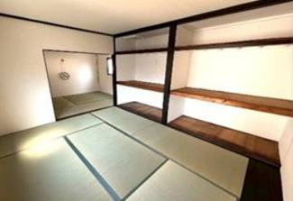 【和室】 | 大阪市西淀川区野里１丁目中古戸建　リフォーム済 | ２階和室二間です♪足を伸ばして寛げる居室です！！大きな押入れも有り、室内を有効に使用していただけます！！
