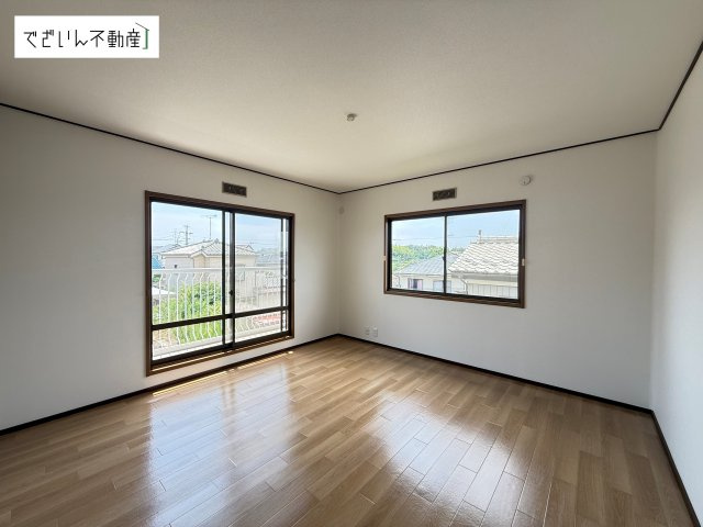 【洋室】 | 熊谷市胄山　中古住宅   | 現地(2026年7月撮影)
8.5帖洋室