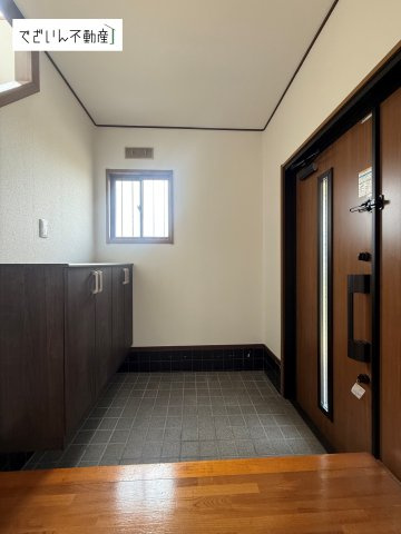 【玄関】 | 熊谷市胄山　中古住宅   | 現地(2026年7月撮影)