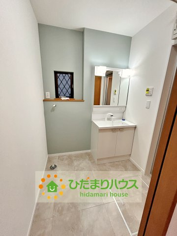 加須市久下５丁目　中古一戸建ての独立洗面台