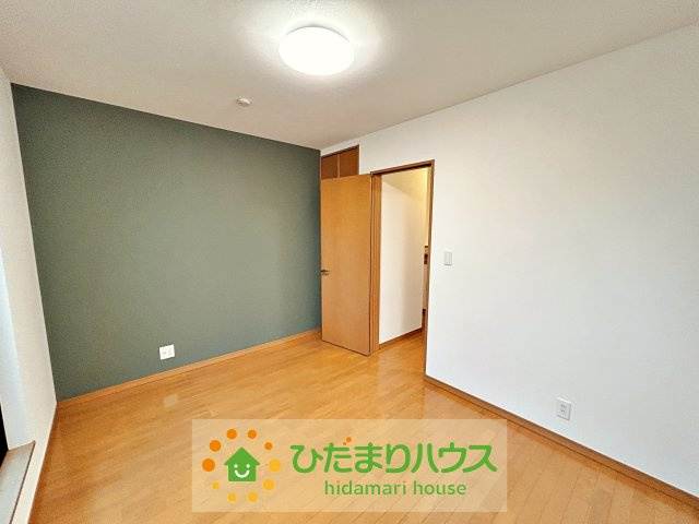 加須市久下５丁目　中古一戸建ての洋室